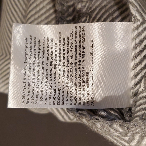 **Nespresso Upcycled Blanket** - Picture 4 of 7